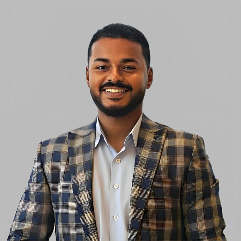 Photo d'Abdelrahman Ghareeb, enseignant spécialisé en Coran et Tajweed, pour les cours en ligne à l'Académie EternalLearn.