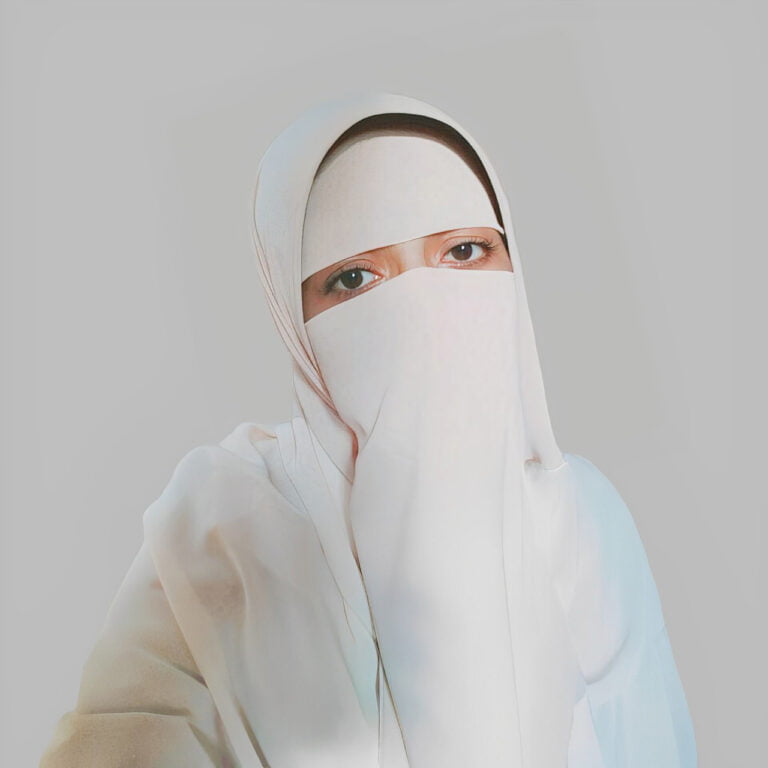 Photo d'Aicha Ramadan, enseignante spécialisée en Coran et Tajweed, pour les cours en ligne à l'Académie EternalLearn.