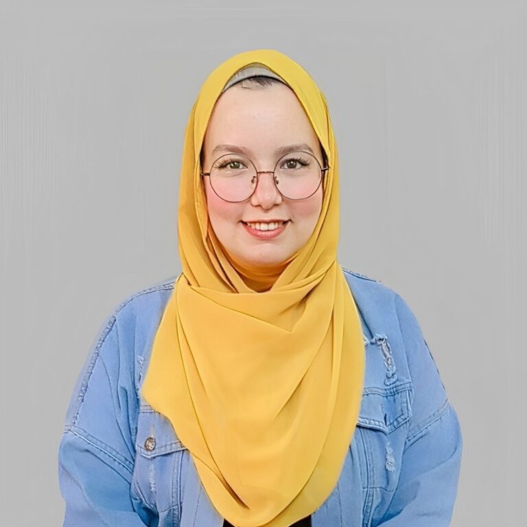 Photo de Sarah Said, spécialiste en langue arabe pour les cours en ligne à l'Académie EternalLearn.